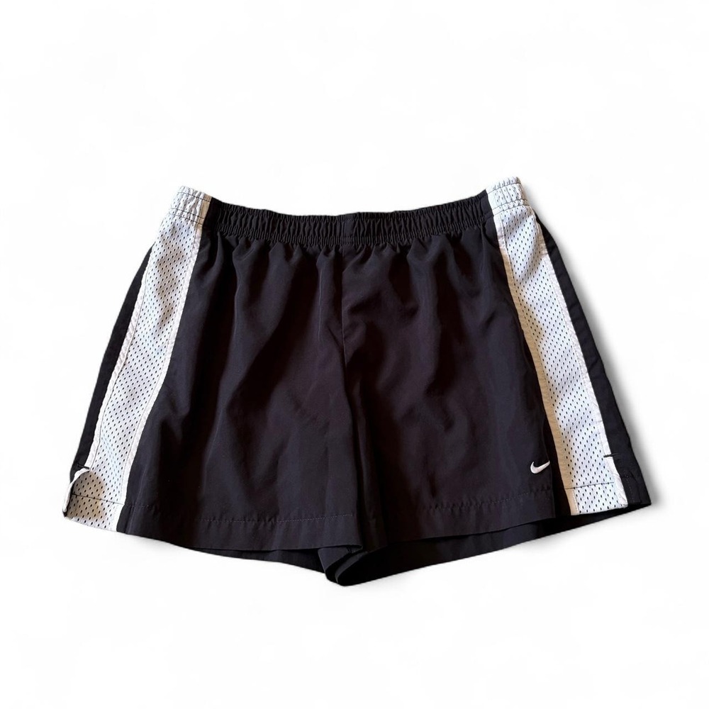 Nike Y2K size Medium black shorts soccer Pilates running gym workout sporty